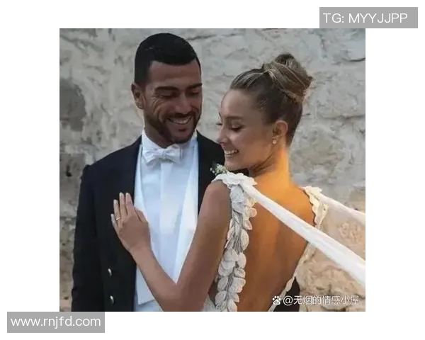 与足球明星恋情缠绵的女星们她们的爱情故事与事业发展揭秘 与足球明星恋情缠绵的女星们她们的爱情故事与事业发展揭秘